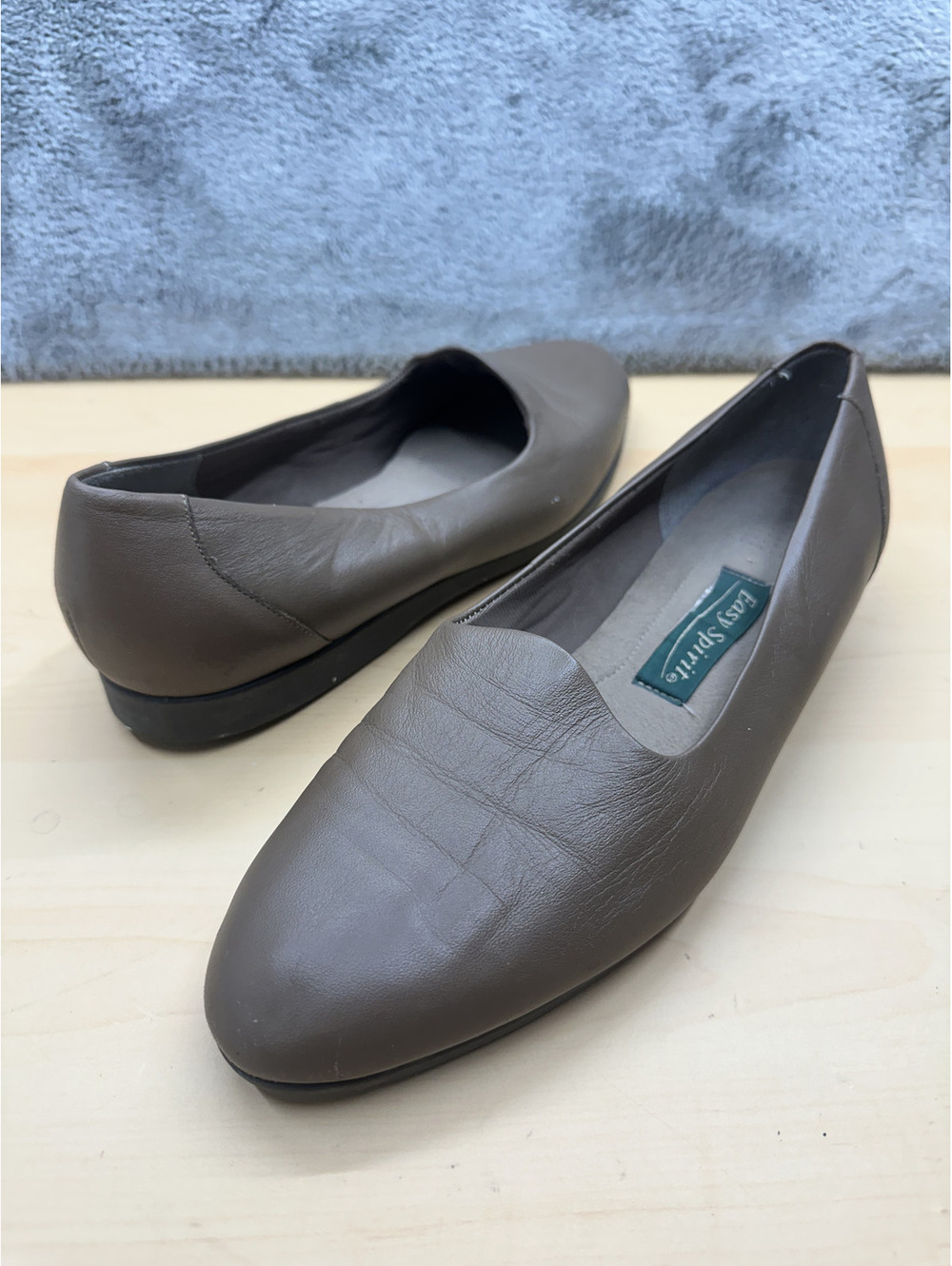 Easy Spirit Classic Taupe Leather Slip On Flats